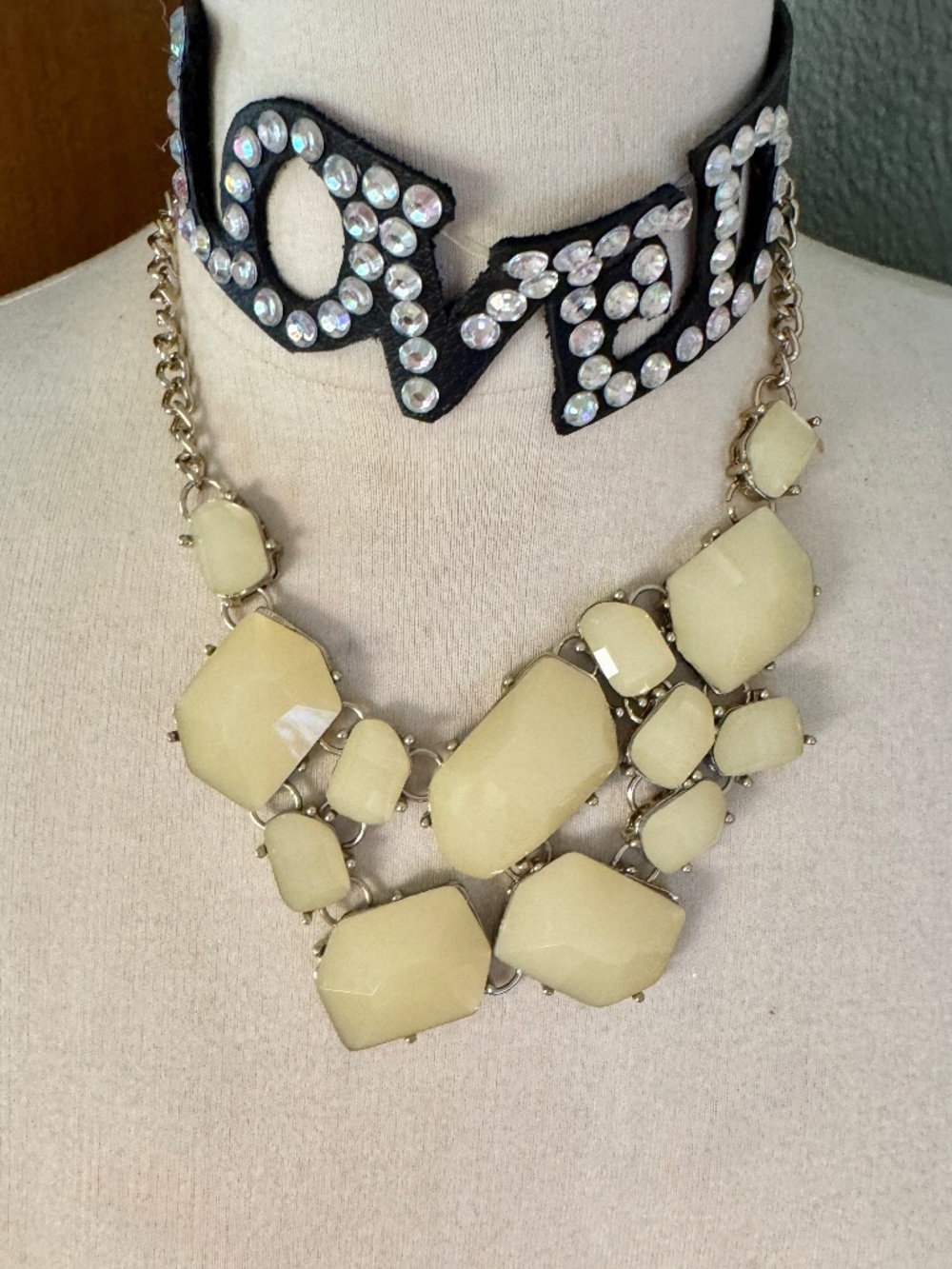 Chunky Statement necklace cream yellow stones reversible mirrored back gold chai